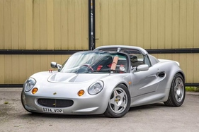 Lotus Elise Sport 190 (1998) - als Lot 731 angeboten anlässlich des Iconic Auctioneers "Silverstone Festival Classic Sale" am 25./26. August 2023