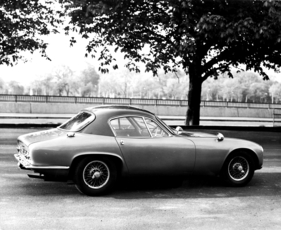 Lotus Elite (1961) - Kunststoff-Coupé mit Climax-Motor - man beachte die runden Heckleuchten