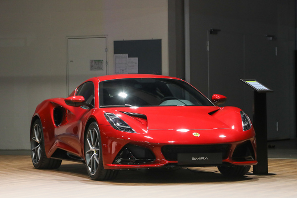 Lotus Emira (2022) - Sportwagen der klassischen Art für zwei Personen - Auto Zürich 2022