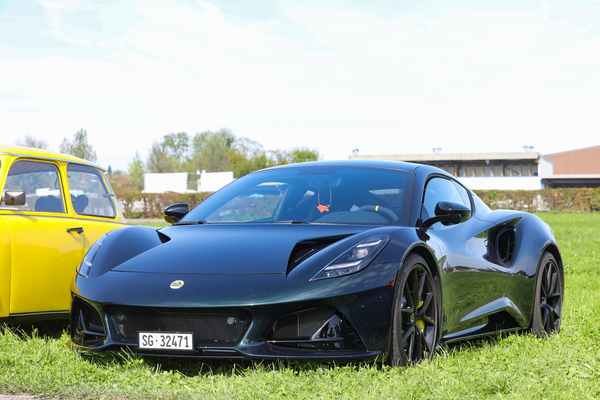 Lotus Emira (2024) - the Lotus of modern times - Fantastic Plastic and Triumph Day 2025