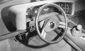 Lotus Esprit (1973) - Das Interieur des Giugiaro-Prototyps - Lenkrad und Armaturenbrett - gesehen am Genfer Automobilsalon 1973