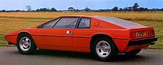 Lotus Esprit (1977) - Ansicht der ersten Serie von schräg hinten - Abbildung aus dem Prospekt von 1977
