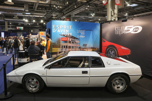Lotus Esprit S1 (1976) – 50 Jahre Serien-Esprit werden hier vom Club gefeiert – Rétromobile Paris 2025