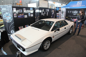 Lotus Esprit S1 (1976) -für den James-Bond-Film "The Spy Who Loved Me" - auf dem Clubstand - Retro Classics Stuttgart 2017