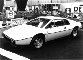 Lotus Esprit S1 (1977) - keilförmiges Coupé mit Zweiliter-Sechszehn-Ventiler-Motor - Genfer Autosalon 1977