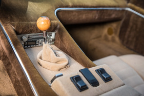 Lotus Esprit S1 (1978) - kurzer Schalthebel auf der hohen Mittelkonsole