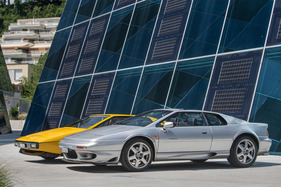 Lotus Esprit S1 (1978) und Lotus Esprit V8 GT (1998) - 20 Zentimeter länger ist der Nachfolger Lotus Esprit S1 (1978) und Lotus Esprit V8 GT (1998) - 20 Zentimeter länger ist der Nachfolger