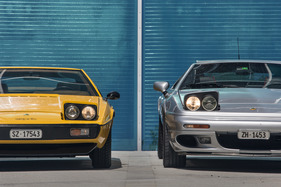 Lotus Esprit S1 (1978) und Lotus Esprit V8 GT (1998) - der spätere Esprit baut deutlich höher
