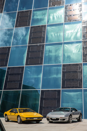 Lotus Esprit S1 (1978) und Lotus Esprit V8 GT (1998) - gemeinsame Herkunft, zeitgenössische Unterschiede