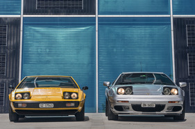 Lotus Esprit S1 (1978) und Lotus Esprit V8 GT (1998) - gemeinsames Stilelement - Klappscheinwerfer mit je zwei Leuchten