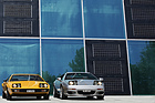Lotus Esprit S1 (1978) und Lotus Esprit V8 GT (1998) - nur wenige Zentimeter betragen die Unterschiede in Höhe und Breite, trotzdem wirkt der ältere Wagen deutlich kompakter