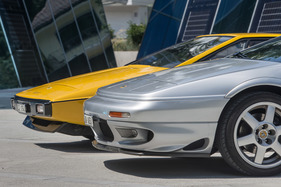 Lotus Esprit S1 (1978) und Lotus Esprit V8 GT (1998) - rundlich gegen eckig Lotus Esprit S1 (1978) und Lotus Esprit V8 GT (1998) - rundlich gegen eckig