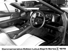 Lotus Esprit S2 (1978) - die Fahrzeuge der Sonderserie "Commemorative Edition" hatten ein anderes Lenkrad als die "normalen" Esprit