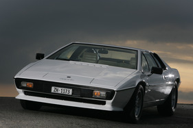 Lotus Esprit S2 (1979) - kaum gebogene Linien am Esprit