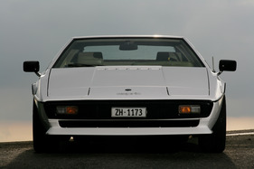 Lotus Esprit S2 (1979) - tiefe Front dank Klappscheinwerfern Lotus Esprit S2 (1979) - tiefe Front dank Klappscheinwerfern
