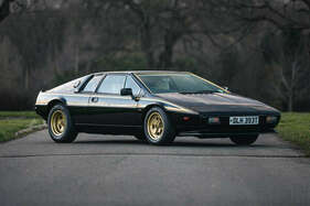 Lotus Esprit S2 JPS (1978) - als Lot 262 an der Silverstone Auctions Race Retro Versteigerung 2021