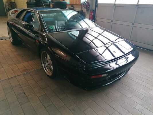 Bild: Lotus Esprit V8 (1997) – Ohne Motor – Angeboten an der Versteigerung am 9. April 2022 durch Günter Baumert