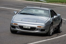 Lotus Esprit V8 GT (1998) - dank Servolenkung wirkt der V8 GT fast so handlich wie der frühe S1