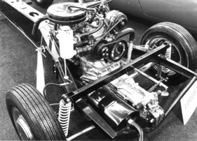 Lotus Europa (1967) - unverkleidetes Chassis mit zentral angeordnetem Renault-16-Motor - Genfer Autosalon 1967