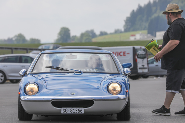 Lotus Europa S1 (1967) - viel flacher ging es eigentlich nicht mehr - Fantastic Plastic Rickenbach 2023