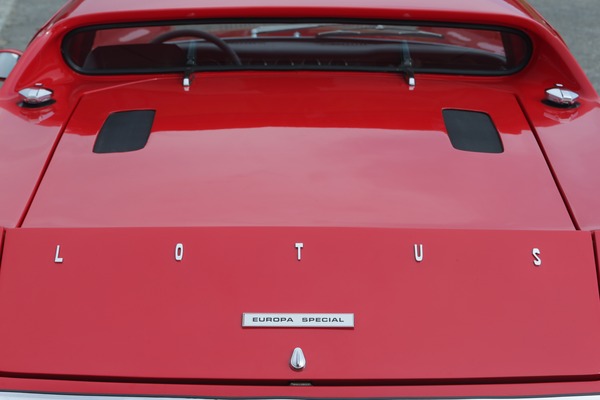 Lotus Europa Special (1973) - die hintere Abdeckung und die beiden Tankdeckel