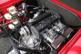 Lotus Europa Special (1973) - zwei Doppelvergaser schöpfen Benzin und Luft