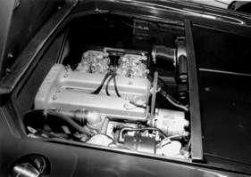 Lotus Europa TC (1972) - Blick auf den Mittelmotor mit zwei obenliegenden Nockenwellen
