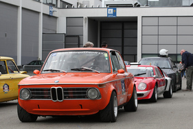 Lotus Europa Typ 65 Wankel Prototyp (1971) - wie flach er ist, sieht man im Vergleich zum BMW 2002 besonders gut - Motorworld Classics Bodensee 2019