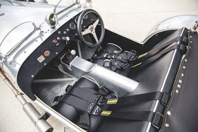 Lotus Seven S1 (1957) - Tight interior for two (1957)