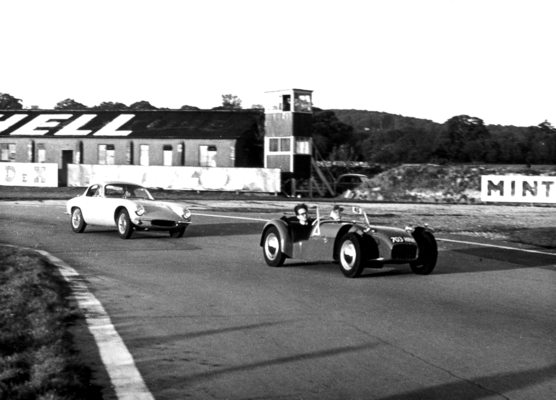 Lotus Seven S1 vor dem Lotus Elite (1958) - In Goodwood