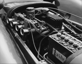 Lotus Super Seven (1965) - der Cosworth-Motor im engen Bug Lotus Super Seven (1965) - der Cosworth-Motor im engen Bug