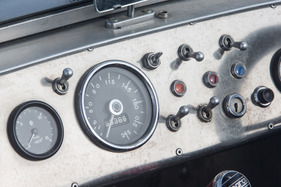 Lotus Super Seven S3 TwinCam (1969) - ein Tacho bis 245 km/h wäre wohl nicht nötig gewesen, er wurde vermutlich so nachgerüstet