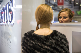 Lotus - ein prüfender Blick - auf dem Genfer Automobilsalon 2015