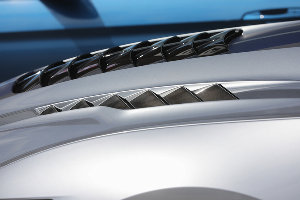 Luftauslässe in der Motorhaube eines neuzeitlichen Shelby-Mustangs - 8. Mustang & Shelby Meeting 2024