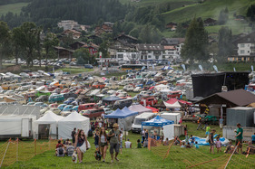 Luftgekühlte Volkswagen, soweit das Auge zu blicken vermag - Treffen der luftgekühlten Volkswagen in Château-d'Oex 2017 Luftgekühlte Volkswagen, soweit das Auge zu blicken vermag - Treffen der luftgekühlten Volkswagen in Château-d'Oex 2017