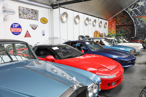Luxus-Autos, junge Sportwagen und Superklassiker - Oldtimer Galerie Toffen Versteigerung “Klassische Automobile & Motorräder” Oktober 2024