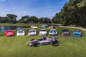 Lyn St. James vor ihren ehemaligen Geschossen