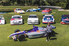 Lyn St. James vor ihren ehemaligen Geschossen