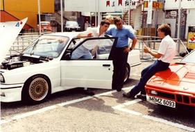 M3 Pressevorstellung Mugello, Thomas Ammberschläger mit Markus Oesterreich und Otto Rensing (1986) M3 Pressevorstellung Mugello, Thomas Ammberschläger mit Markus Oesterreich und Otto Rensing (1986)