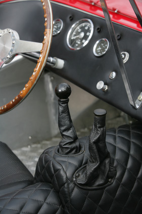 MBM Sport (1960) - das Vierganggetriebe ist unsynchronisiert, das hintenliegende Lotus-Fünfganggetriebe zur Anpassung der Gesamtübersetzung wird ohne Kupplung direkt am Getriebe im Stand geschaltet