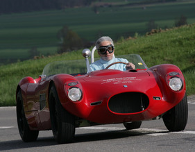 MBM Sport (1960) - man sitzt aufrecht im flachen Sportwagen