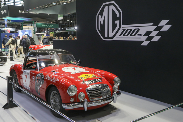MG A 1500 "Werkswagen" (1956) - MRX42, eines von drei Autos für die Rallye Alpin und Rom-Lüttich-Rom - Sonderschau 100 Jahre MG - Rétromobile Paris 2024