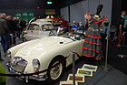 MG A 1600 (1959) Das Kleid daneben war für 149 € im Angebot – Classic Car Show Maastricht 2023