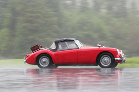 MG A 1600 (1960) - auf der Fahrt nach Seelisberg - jetzt muss der Koffer zeigen, dass er dichthalten kann - O-iO 2016