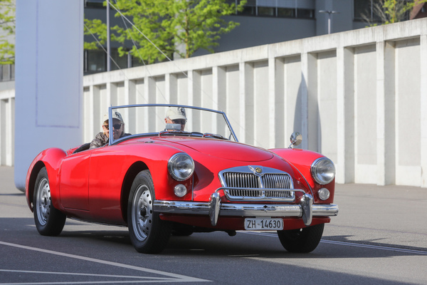 MG A 1600 Mark II (1961) – erkennbar am Kühlergrill mit zurückversetzten Stäben – Older Classics Mai 2024