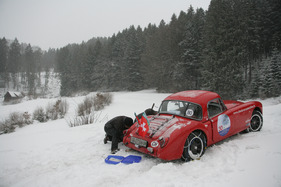 MG A Coupé (1959) - jetzt braucht er doch noch Schneeketten