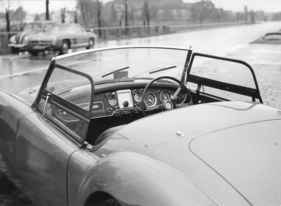 MG A Twin Cam (1958) - Cockpit des Testwagens mit montierten Steckscheiben