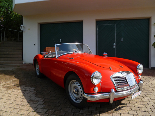 MG A Twin Cam Roadster (1958) - angeboten an der Versteigerung der Oldtimer Galerie in Toffen am 28. November 2015