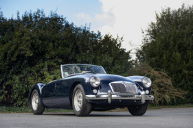 MG A Twin Cam Roadster (1961) - als Lot 38 angeboten an der Artcurial Sur les Champs Versteigerung am 16. Oktober 2022