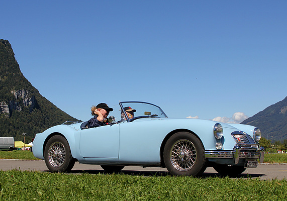 MG A am British Car Meeting 2011 in Mollis - hellblauer MG